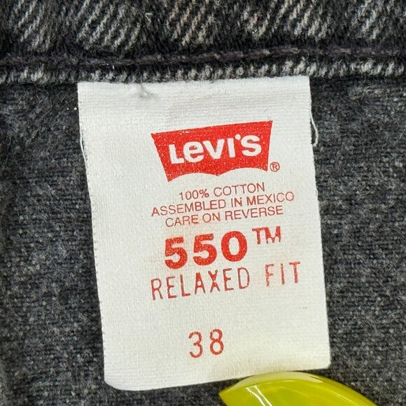 Levis 550 Denim Shorts Womens 38 High Waist Mom Cut Off Jeans Booty Distressed - Picture 9 of 10